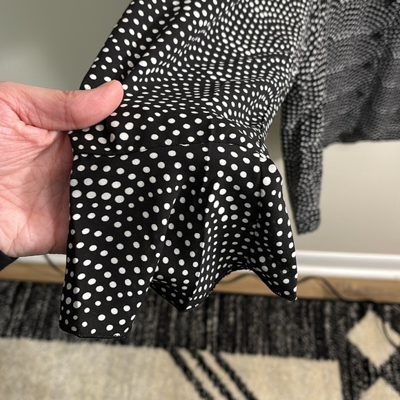 T Tahari Black and White Relaxed Buttoned Blouse - Picture 8 of 8